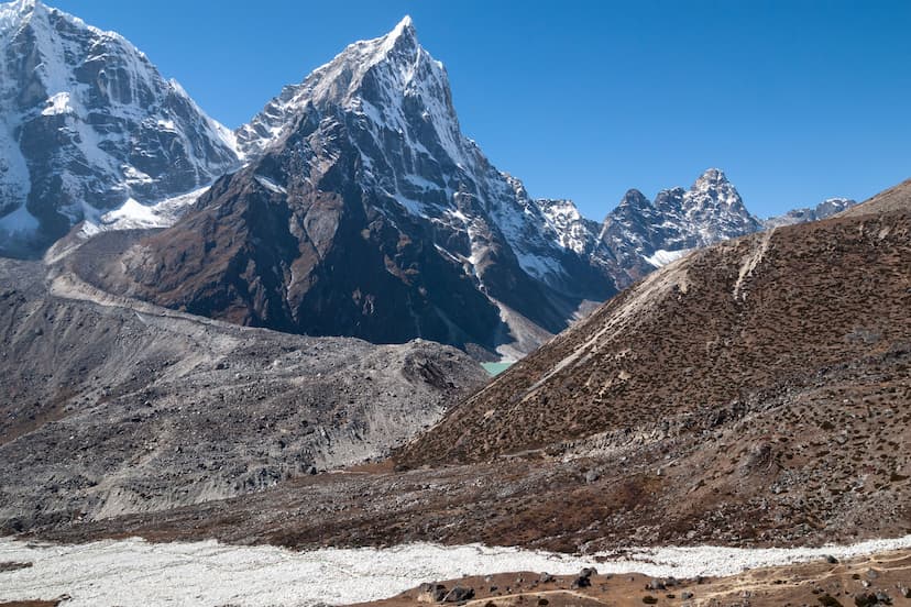 Cholatse Peak Climbing (6,440m)