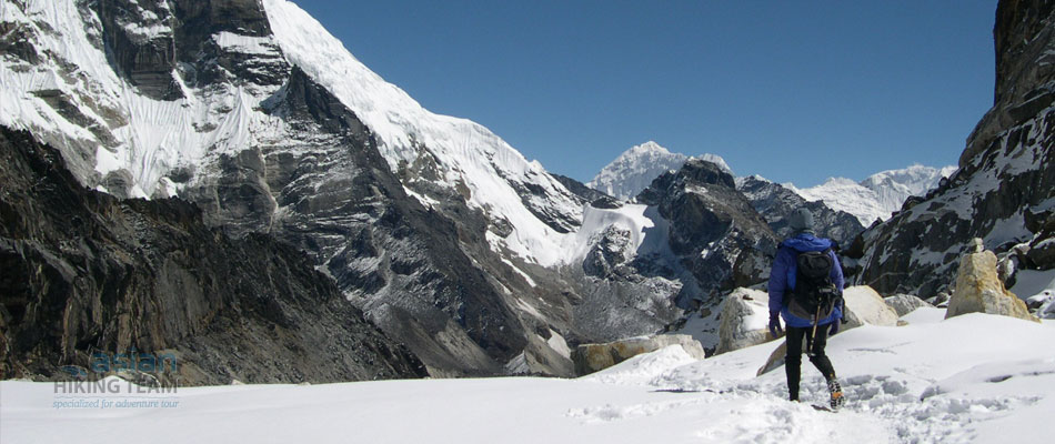 Chola pass via Everest base camp trekking